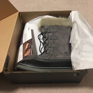 Sorel Joan of Artic Booys NWT. Youth 5/Adult 7